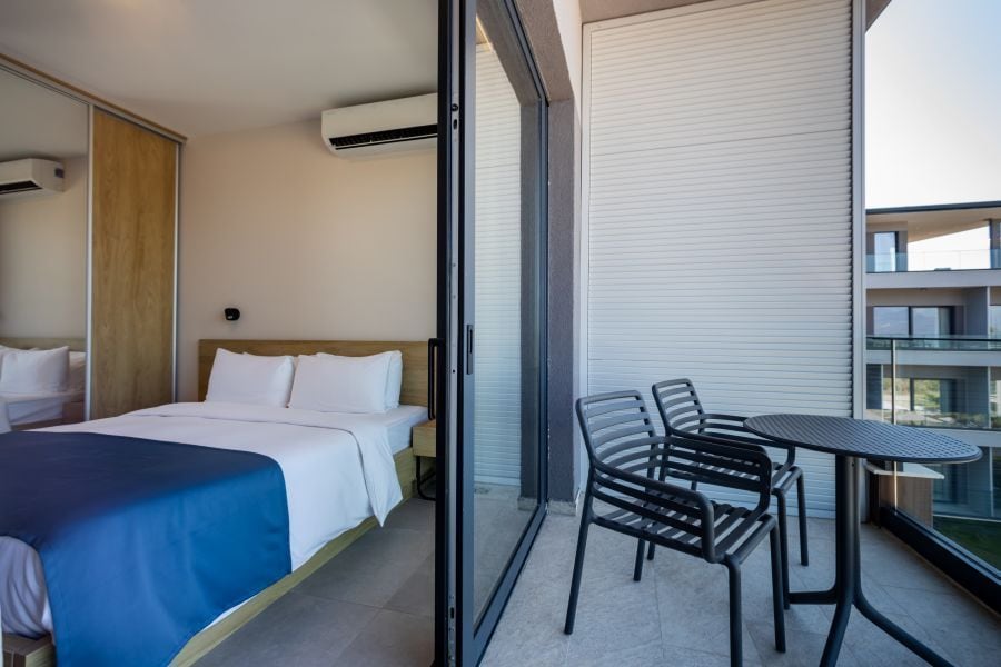 Studio with Sea View bedroom opening onto a furnished balcony