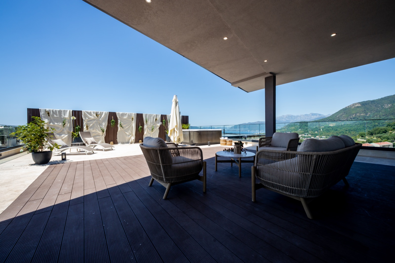A spacious shared terrace with Bay views at Nomio